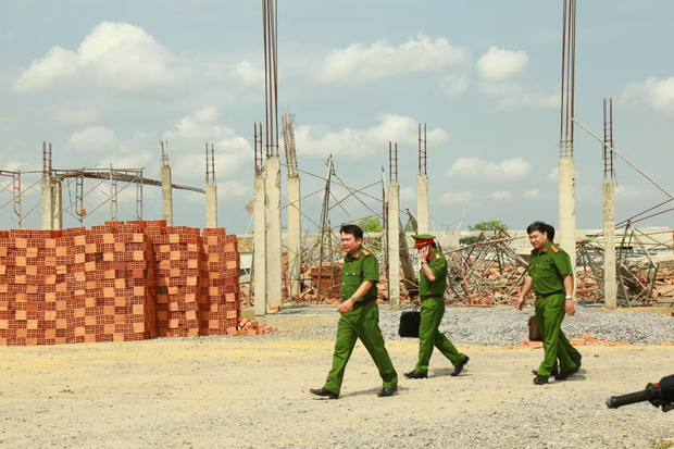 Tạm giữ Giám đốc, Phó giám đốc Công ty TNHH Hà Hải Nga vì vụ sập tường khiến 10 người tử vong ở tỉnh Đồng Nai - Ảnh 1.