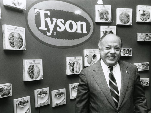 Gia tộc tỷ phú đứng sau Tyson Foods - một trong ba đế chế sản xuất thịt lớn nhất thế giới - Ảnh 9.