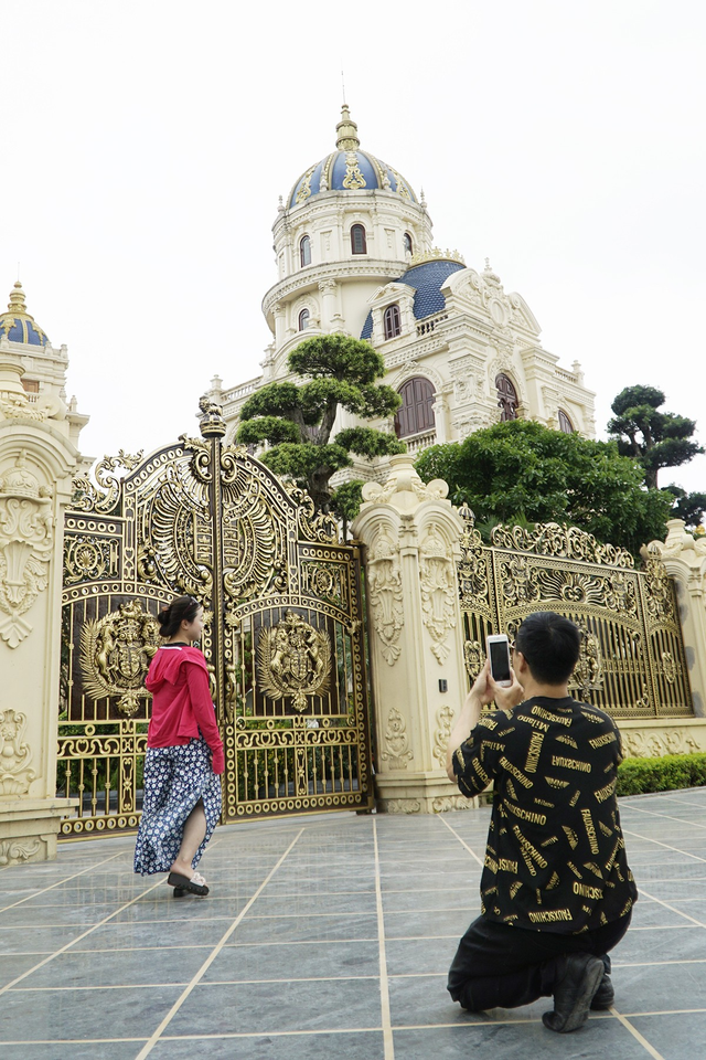 Chiêm ngưỡng lâu đài mạ vàng gây choáng của đại gia Ninh Bình - Ảnh 11.