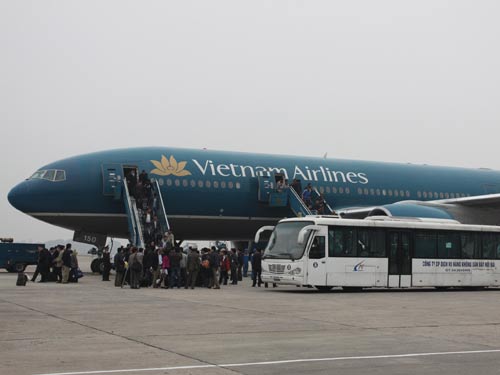 Đằng sau những chuyến bay cứu trợ đồng bào: 2 nhân viên Vietnam Airlines dương tính với Covid-19, nhưng 100% lao động hàng không vẫn sẵn sàng lao vào vùng dịch đón bà con về nước - Ảnh 2. Đằng sau những chuyến bay cứu trợ đồng bào: 2 nhân viên Vietnam Airlines dương tính với Covid-19, nhưng 100% lao động hàng không vẫn sẵn sàng lao vào vùng dịch đón bà con về nước - Ảnh 2.
