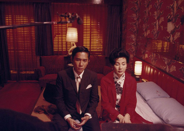 Đã 20 năm từ ngày In the Mood for Love ra mắt: Vì sao bộ phim về ngoại tình trở thành kiệt tác điện ảnh của thế kỉ? - Ảnh 7. Đã 20 năm từ ngày In the Mood for Love ra mắt: Vì sao bộ phim về ngoại tình trở thành kiệt tác điện ảnh của thế kỉ? - Ảnh 7.