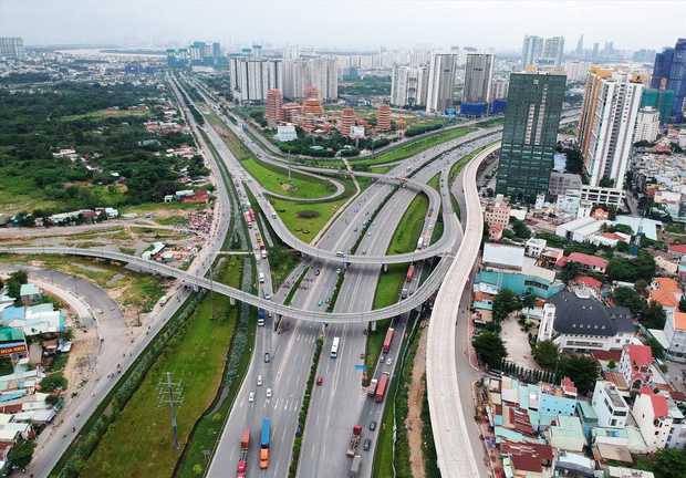 Người Sài Gòn nói gì về việc TPHCM lập thành phố phía Đông: Bán hàng tạp hóa được ít nhất 5 triệu/ngày - Ảnh 2.