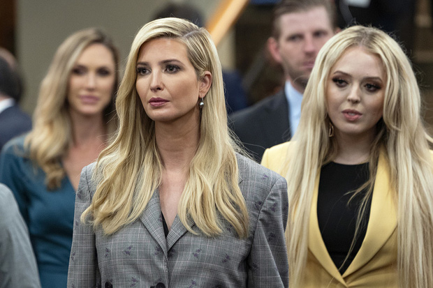 Con gái út cực phẩm nhưng kín tiếng của ông Trump: Tốt nghiệp trường luật, xử lý khéo quan hệ gia đình và tham vọng bước vào đế chế kinh doanh - Ảnh 2. Con gái út cực phẩm nhưng kín tiếng của ông Trump: Tốt nghiệp trường luật, xử lý khéo quan hệ gia đình và tham vọng bước vào đế chế kinh doanh - Ảnh 2.
