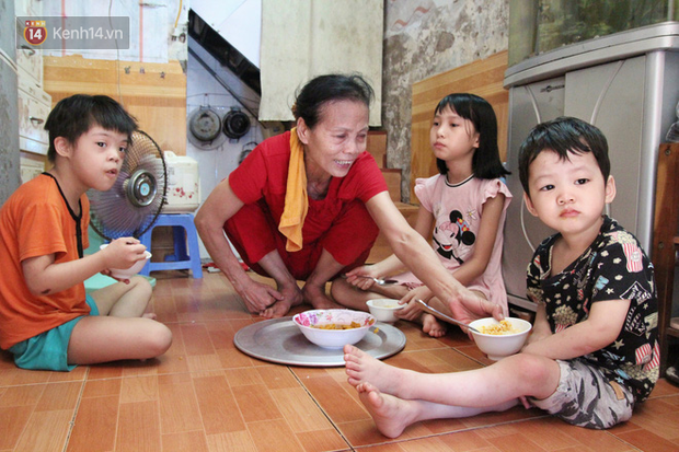 Những đứa trẻ quanh năm sau song sắt, chẳng được khai sinh và ước mơ của 4 bà cháu giữa lòng Thủ đô - Ảnh 13. Những đứa trẻ quanh năm sau song sắt, chẳng được khai sinh và ước mơ của 4 bà cháu giữa lòng Thủ đô - Ảnh 13.