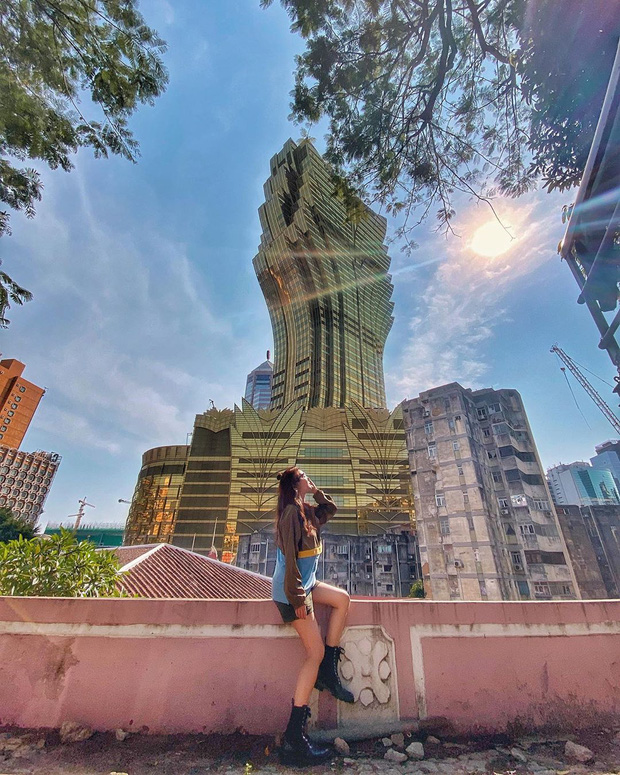 Cận cảnh công trình để đời nhất của “ông trùm” sòng bạc Macau vừa qua đời: Toà nhà hình búp sen vàng khổng lồ, hình check-in ngập tràn MXH - Ảnh 24. Cận cảnh công trình để đời nhất của “ông trùm” sòng bạc Macau vừa qua đời: Toà nhà hình búp sen vàng khổng lồ, hình check-in ngập tràn MXH - Ảnh 24.