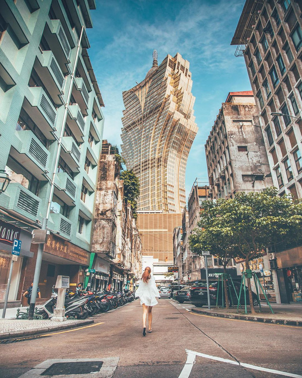 Cận cảnh công trình để đời nhất của “ông trùm” sòng bạc Macau vừa qua đời: Toà nhà hình búp sen vàng khổng lồ, hình check-in ngập tràn MXH - Ảnh 9. Cận cảnh công trình để đời nhất của “ông trùm” sòng bạc Macau vừa qua đời: Toà nhà hình búp sen vàng khổng lồ, hình check-in ngập tràn MXH - Ảnh 9.
