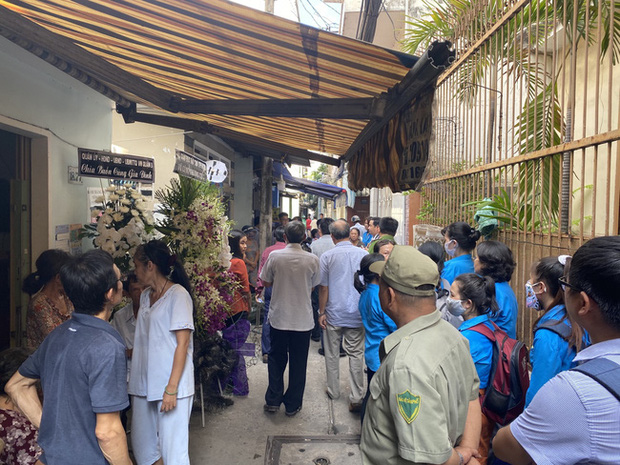 Quặn lòng những cánh thư bạn cùng lớp viết gửi nam sinh vừa ra đi vì cây phượng đổ: Tao có vẽ hộp cơm cho mày đấy - Ảnh 2. Quặn lòng những cánh thư bạn cùng lớp viết gửi nam sinh vừa ra đi vì cây phượng đổ: Tao có vẽ hộp cơm cho mày đấy - Ảnh 2.