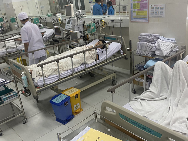 Quặn lòng những cánh thư bạn cùng lớp viết gửi nam sinh vừa ra đi vì cây phượng đổ: Tao có vẽ hộp cơm cho mày đấy - Ảnh 3. Quặn lòng những cánh thư bạn cùng lớp viết gửi nam sinh vừa ra đi vì cây phượng đổ: Tao có vẽ hộp cơm cho mày đấy - Ảnh 3.
