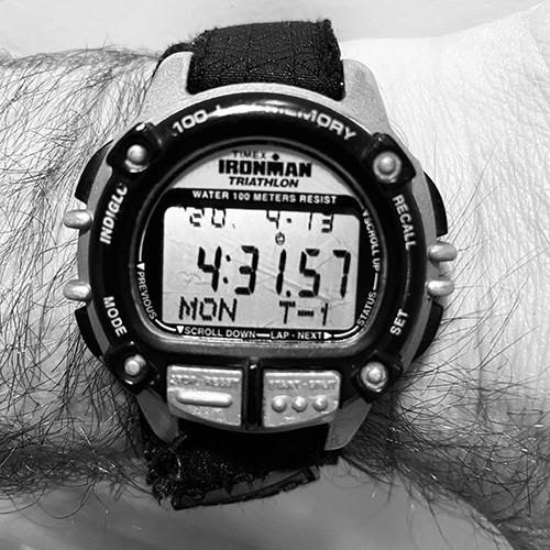 Cựu chỉ huy đặc nhiệm SEAL Mỹ đăng ảnh đồng hồ lúc 4h30 mỗi sáng lên MXH vì 1 lý do đặc biệt: Dậy sớm và kỷ luật bản thân không phải điều ngẫu nhiên có, nỗ lực mỗi ngày, thành công sẽ đến - Ảnh 2.