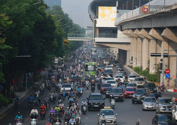 Chùm ảnh: Sáng nay, người Hà Nội đã thực sự được cảm nhận đặc sản tắc đường sau kỳ nghỉ dài ngày - Ảnh 2.