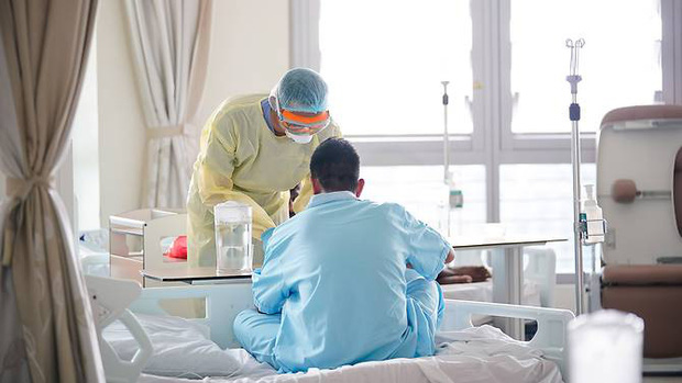Đứng trước cơn sóng thần bệnh nhân Covid-19, Singapore đã ứng phó ra sao để duy trì tỷ lệ tử vong thấp? - Ảnh 6. Đứng trước cơn sóng thần bệnh nhân Covid-19, Singapore đã ứng phó ra sao để duy trì tỷ lệ tử vong thấp? - Ảnh 6.