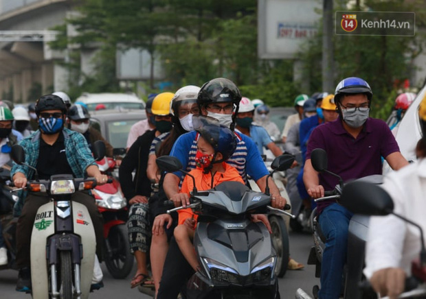 Chùm ảnh: Sáng nay, người Hà Nội đã thực sự được cảm nhận đặc sản tắc đường sau kỳ nghỉ dài ngày - Ảnh 8.