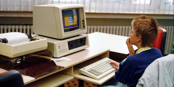 Bill Gates thức đến 4h sáng để viết game máy tính đầu tiên trên thế giới, bị nhân viên Apple cà khịa là ‘trò chơi đáng xấu hổ nhất’ - Ảnh 1.