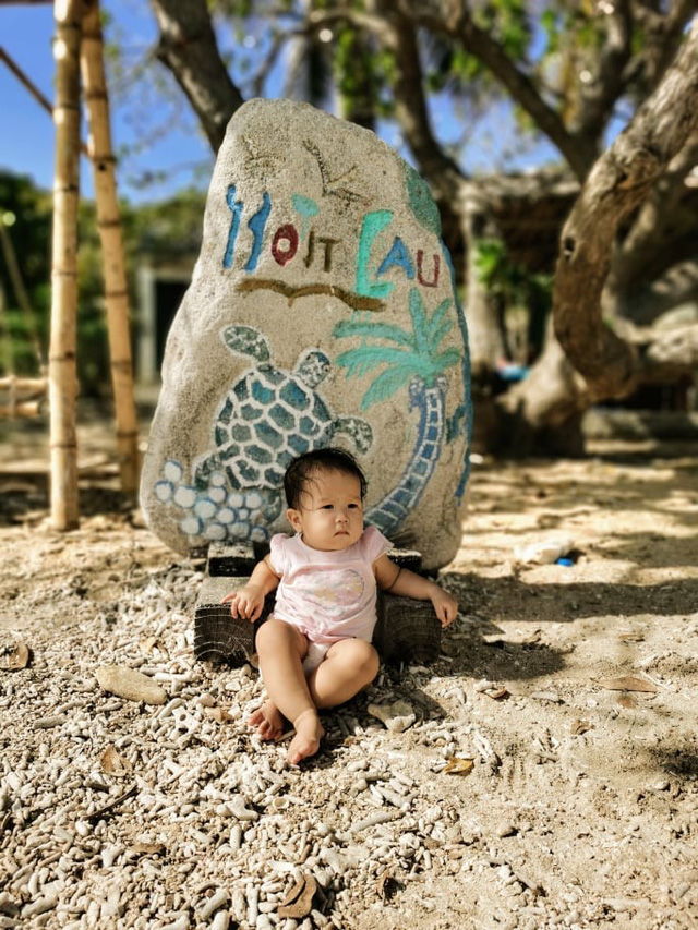  Ông bố Hà Nội bỏ việc vì nghiện con: Cùng con “đi đu đưa” từ 6 tháng tuổi, 3 tuổi đã “thả” con đi khám phá đảo hoang, cứu hộ rùa  - Ảnh 12.