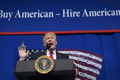 Tranh cãi về lệnh cấm visa cho lao động nước ngoài của Tổng thống Trump - Ảnh 1.