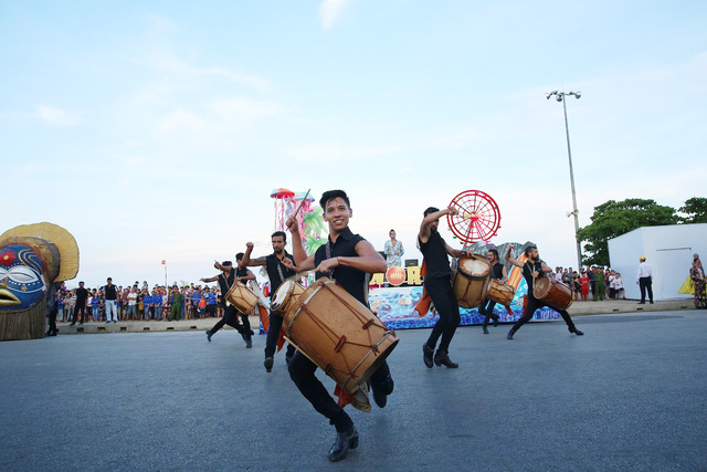  Sau Covid-19, du lịch Sầm Sơn bùng nổ với lễ hội Carnival đường phố  - Ảnh 4.