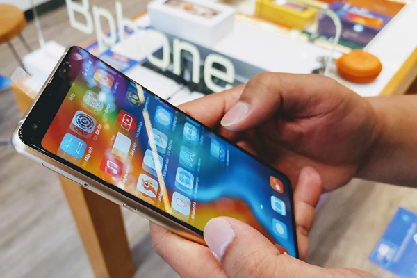 Điện thoại Bphone tự động gửi tin nhắn cho “số lạ” - Ảnh 1.