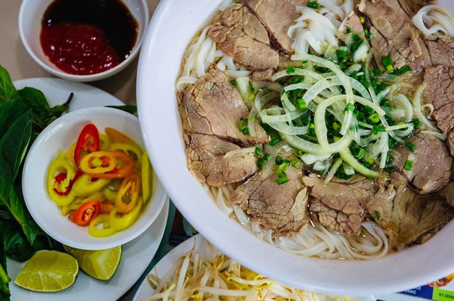Số phận của những quán ăn Việt sau khi được các Tổng thống Mỹ ghé thăm đều thay đổi đến bất ngờ, nhưng gây tranh cãi nhất là hàng bún chả Obama - Ảnh 10.