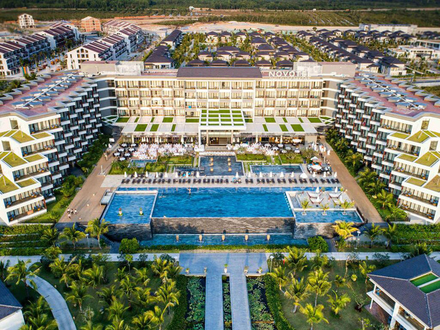 6 resort 5 sao sở hữu hồ bơi độc đáo bậc nhất đảo ngọc Phú Quốc đang có giá rẻ, giảm sâu đến không ngờ: Còn gì tuyệt hơn ngắm hoàng hôn, đắm mình trong làn nước xanh trong vắt - Ảnh 9.