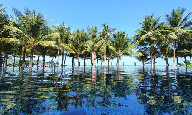 6 resort 5 sao sở hữu hồ bơi độc đáo bậc nhất đảo ngọc Phú Quốc đang có giá rẻ, giảm sâu đến không ngờ: Còn gì tuyệt hơn ngắm hoàng hôn, đắm mình trong làn nước xanh trong vắt - Ảnh 24.