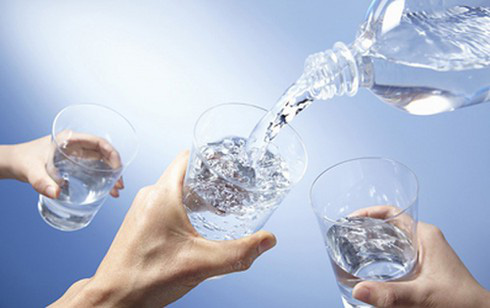  Chuyên gia: Nguyên tắc 40-40-20 và 5 lưu ý uống nước đúng vừa thải độc vừa tránh mất nước - Ảnh 1.