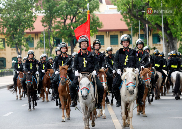 Chùm ảnh: Đội Kỵ binh Cảnh sát cơ động diễu hành trên Quảng trường Ba Đình - Ảnh 11.