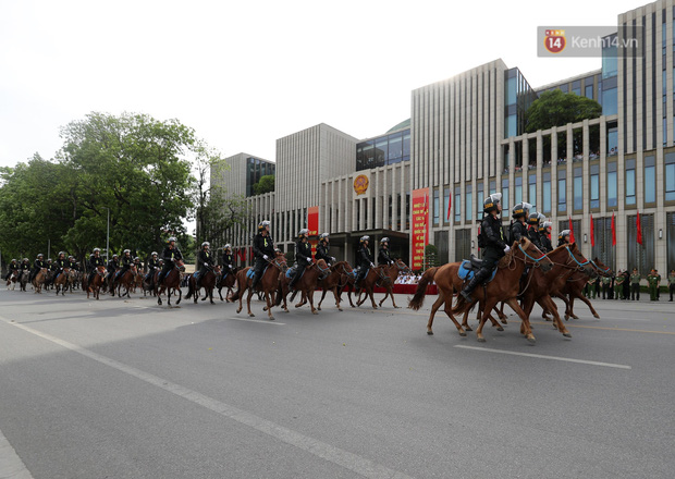 Chùm ảnh: Đội Kỵ binh Cảnh sát cơ động diễu hành trên Quảng trường Ba Đình - Ảnh 15.