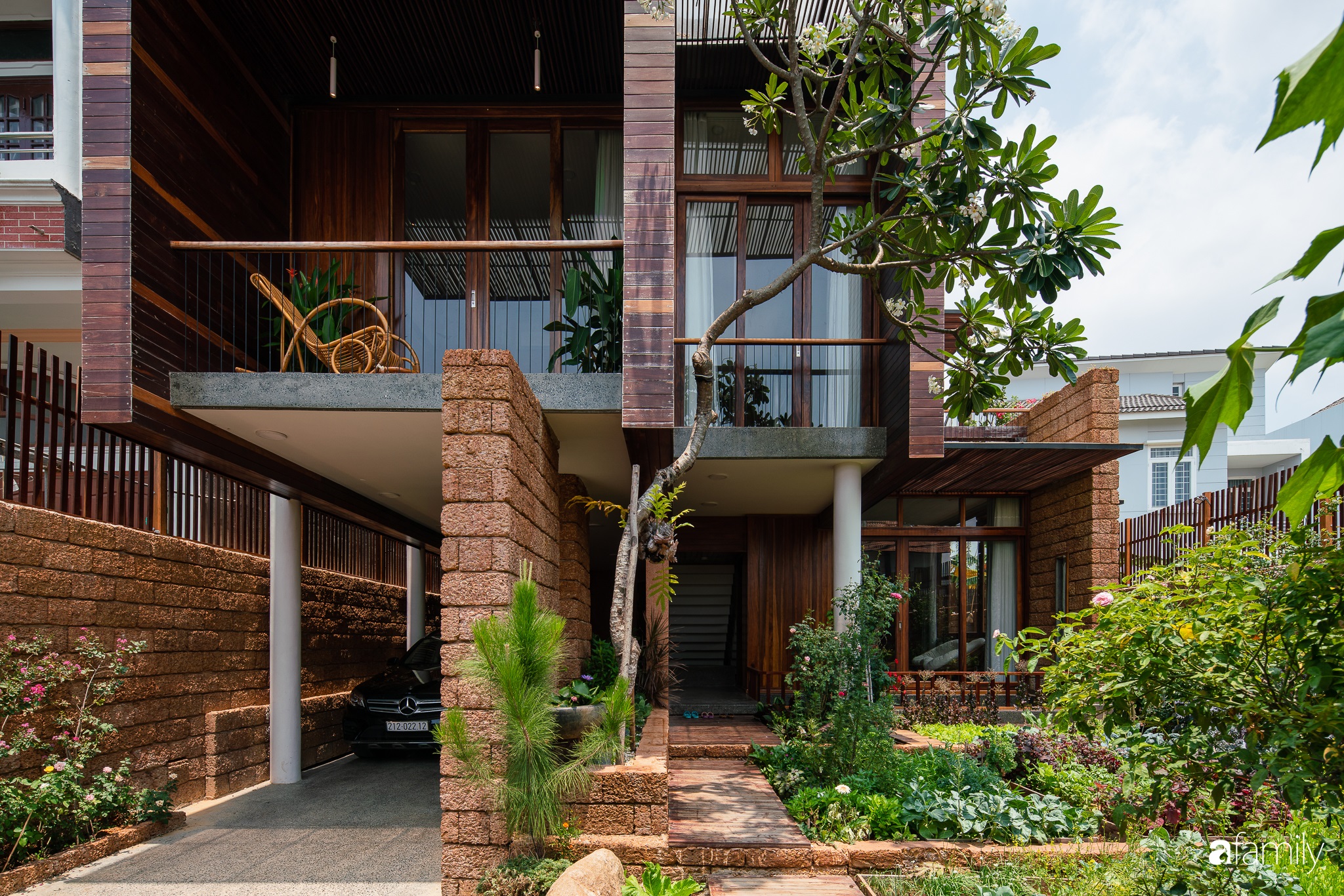 Bố mẹ trẻ xây nhà vườn 300m² giúp các con sống gần gũi với thiên nhiên ở quận Thủ Đức, TP. HCM Bố mẹ trẻ xây nhà vườn 300m² giúp các con sống gần gũi với thiên nhiên ở quận Thủ Đức, TP. HCM