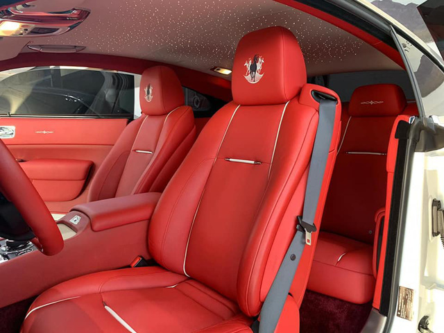 Rolls-Royce Wraith lướt tại Dubai được chào bán hơn 9 tỷ khi về Việt Nam - Xe siêu sang giá mềm cho giới nhà giàu - Ảnh 2. Rolls-Royce Wraith lướt tại Dubai được chào bán hơn 9 tỷ khi về Việt Nam - Xe siêu sang giá mềm cho giới nhà giàu - Ảnh 2.