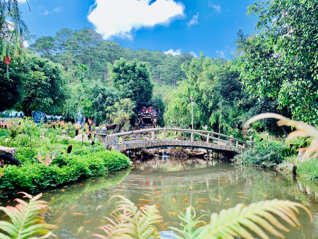 Sau khi bị chê phản cảm, hiện tại khu du lịch Quỷ Núi gần Đà Lạt đã mặc quần áo cho các bức tượng - Ảnh 5. Sau khi bị chê phản cảm, hiện tại khu du lịch Quỷ Núi gần Đà Lạt đã mặc quần áo cho các bức tượng - Ảnh 5.