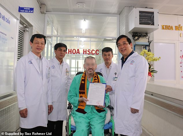 Báo quốc tế đưa tin bệnh nhân 91 xuất viện, bày tỏ ngưỡng mộ Việt Nam - Ảnh 2.