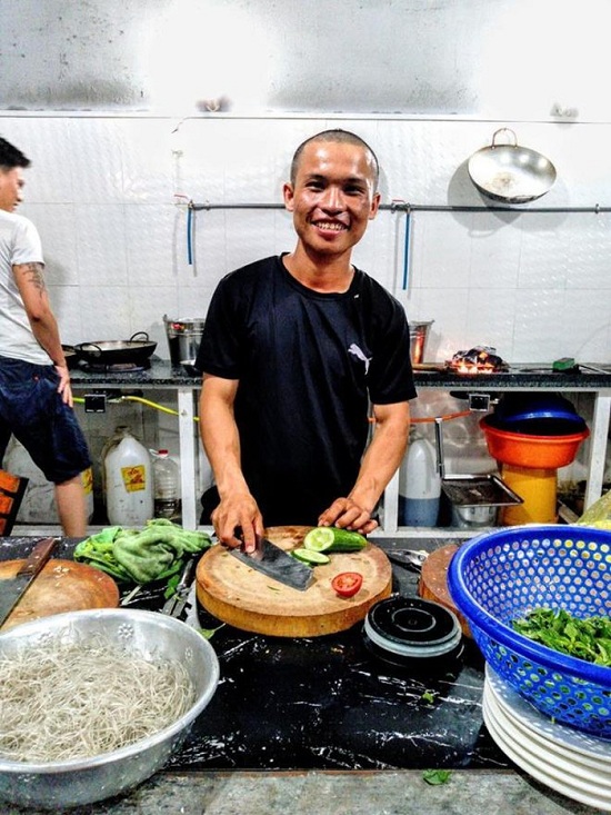 Nghỉ công việc lương 8 triệu, lên đường đi bộ xuyên Việt với 0 đồng, chàng trai Gia Lai quyên được 127 triệu đồng cho trẻ vùng cao - Ảnh 1.