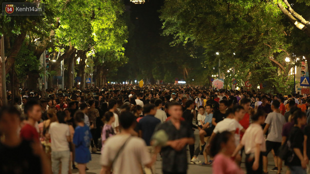 Xây dựng những thành phố không ngủ như thế nào để phát triển nền kinh tế ban đêm ở Việt Nam? - Ảnh 2.