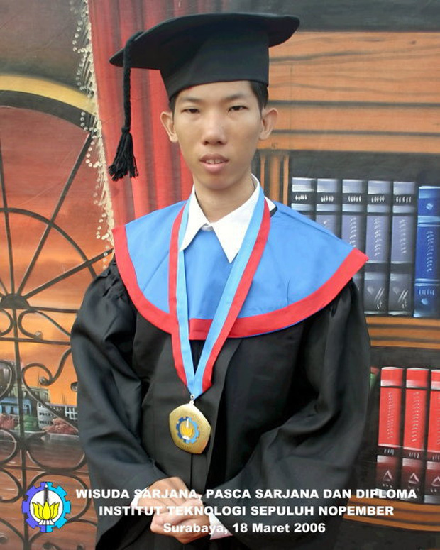 Đừng để bố mẹ đọc tin này: Người đàn ông đi học cả đời để lấy 11 tấm bằng cử nhân, 3 bằng thạc sĩ - Ảnh 1.