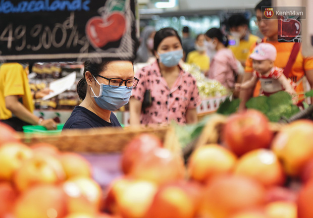 Người dân Sài Gòn và Hà Nội kích hoạt lại các biện pháp phòng chống dịch: Tuân thủ đeo khẩu trang nơi đông người - Ảnh 16.