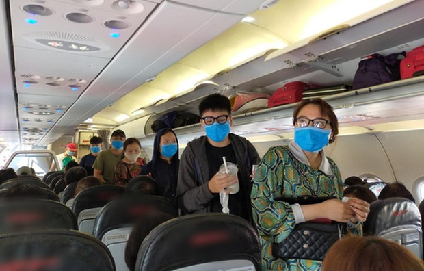 Hỏa tốc yêu cầu siết chặt phòng chống dịch trên máy bay, xe buýt, xe khách, taxi - Ảnh 1. Hỏa tốc yêu cầu siết chặt phòng chống dịch trên máy bay, xe buýt, xe khách, taxi - Ảnh 1.