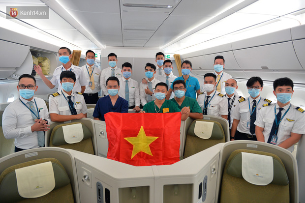 Ảnh: Bên trong chuyến bay đặc biệt đón 120 công dân nhiễm Covid-19 tại Guinea Xích đạo về nước - Ảnh 14.
