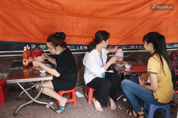 Phố hàng rong hợp pháp đầu tiên ở Sài Gòn hiện giờ ra sao sau gần 3 năm hoạt động? - Ảnh 9. Phố hàng rong hợp pháp đầu tiên ở Sài Gòn hiện giờ ra sao sau gần 3 năm hoạt động? - Ảnh 9.