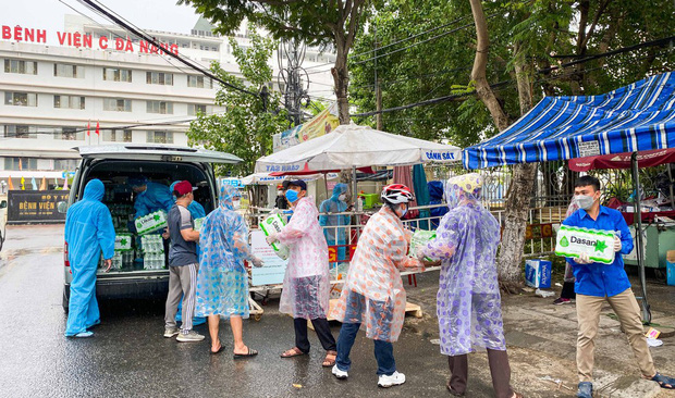 Nhìn những hình ảnh này mới thấy Đà Nẵng đang chung sức, đồng lòng chống dịch Covid-19 với quyết tâm cao như thế nào! - Ảnh 10.