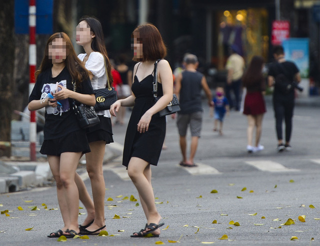  Nhiều người dân Hà Nội thờ ơ trước quyết định xử phạt không đeo khẩu trang nơi công cộng  - Ảnh 7.