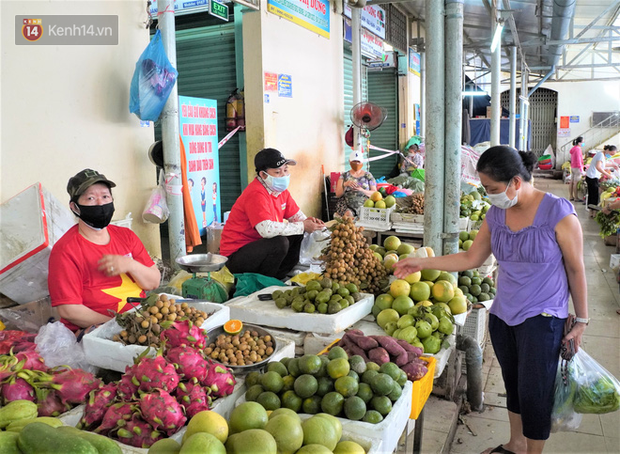 Từ 12/8, Đà Nẵng chính thức phát thẻ đi chợ, mỗi gia đình 3 ngày chỉ được đi chợ 1 lần - Ảnh 1.