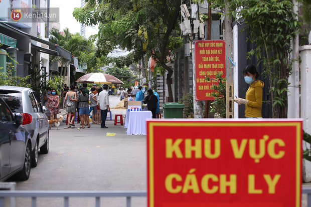 Lịch trình 10 ca COVID-19 tại Đà Nẵng: Có người là bác sĩ tiếp xúc với 4 bệnh nhân, người làm bảo vệ bến xe, đi chợ, chạy bộ tại bãi biển - Ảnh 1.