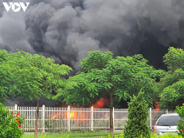  Ảnh: Hiện trường vụ cháy tại khu công nghiệp Yên Phong, Bắc Ninh  - Ảnh 1.