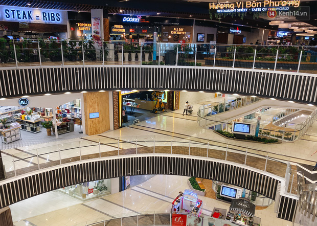 Chùm ảnh: Trung tâm Aeon Mall Bình Tân vắng tanh, đìu hiu chưa từng có giữa dịch Covid-19 - Ảnh 19.