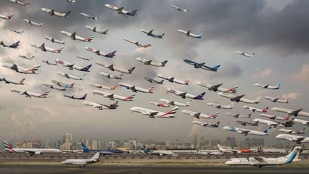 Ngoạn mục hàng trăm máy bay cất cánh cùng lúc như thể tắc đường hàng không cùng loạt khoảnh khắc ở sân bay khiến ai cũng há hốc - Ảnh 6.