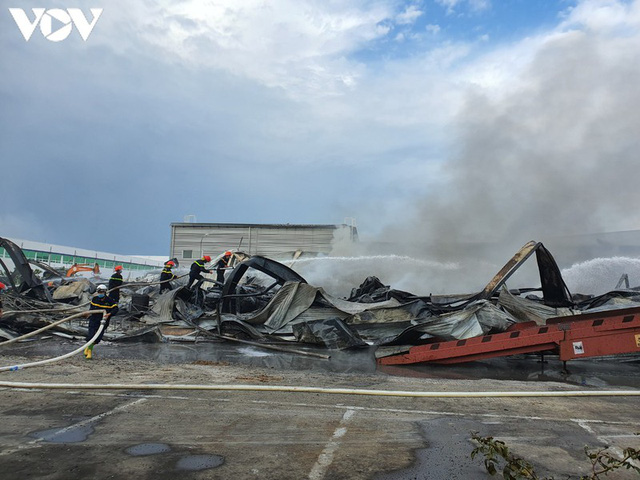  Ảnh: Hiện trường vụ cháy tại khu công nghiệp Yên Phong, Bắc Ninh  - Ảnh 6.