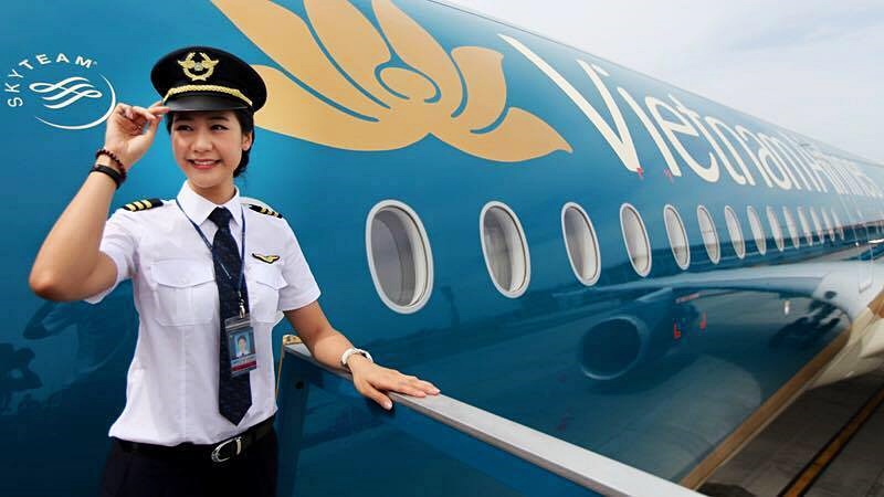 May bay. Vietnam Airlines Pilot.