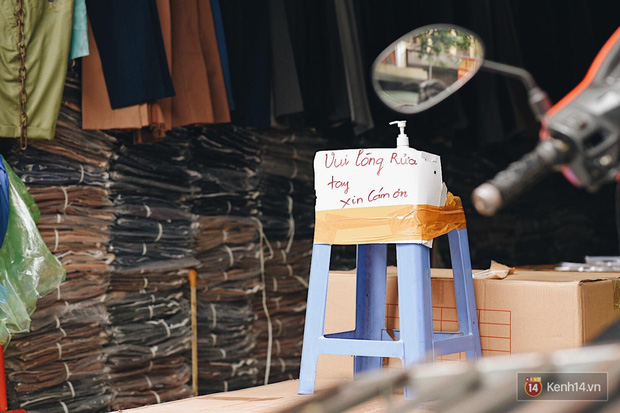 Hà Nội trong ngày đầu tiên giãn cách hàng quán: nhiều nơi vẫn tấp nập, chỉ mới chớm có dấu hiệu thực hiện - Ảnh 5.