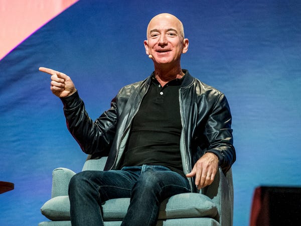 [22/8] Sáng thứ 7 ‘lười biếng’ của Jeff Bezos: Nhìn từng phút được sử dụng mới hiểu tại sao ông trở thành người giàu nhất hành tinh - Ảnh 2.