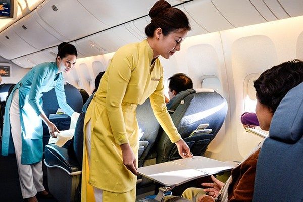 Trải qua 5 lần thay đổi đồng phục tiếp viên, Vietnam Airlines từng lọt Top 10 trang phục hàng không đẹp nhất thế giới và được nhận xét là ngày càng tinh tế, dịu dàng - Ảnh 8.